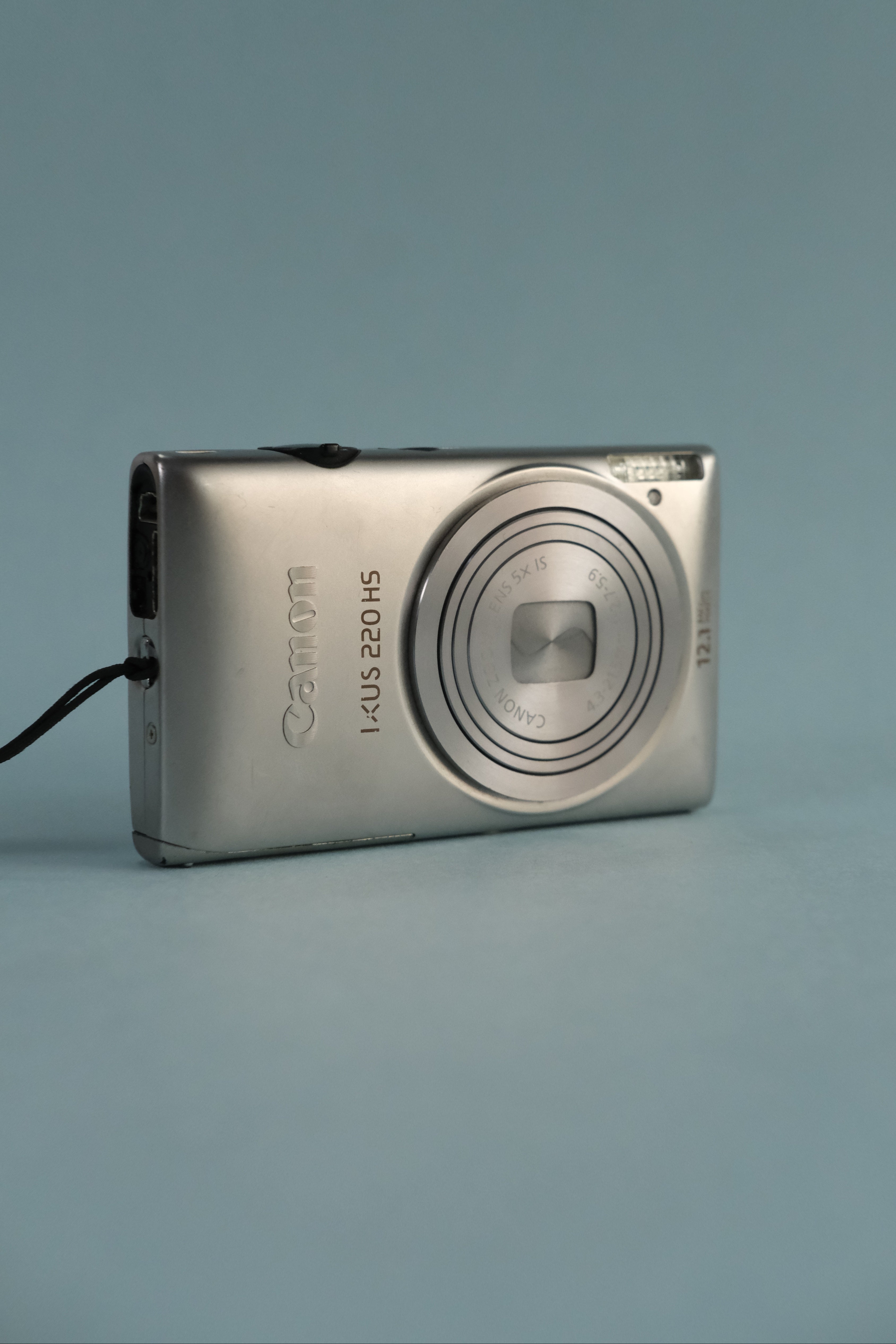 Canon IXUS 220 HS