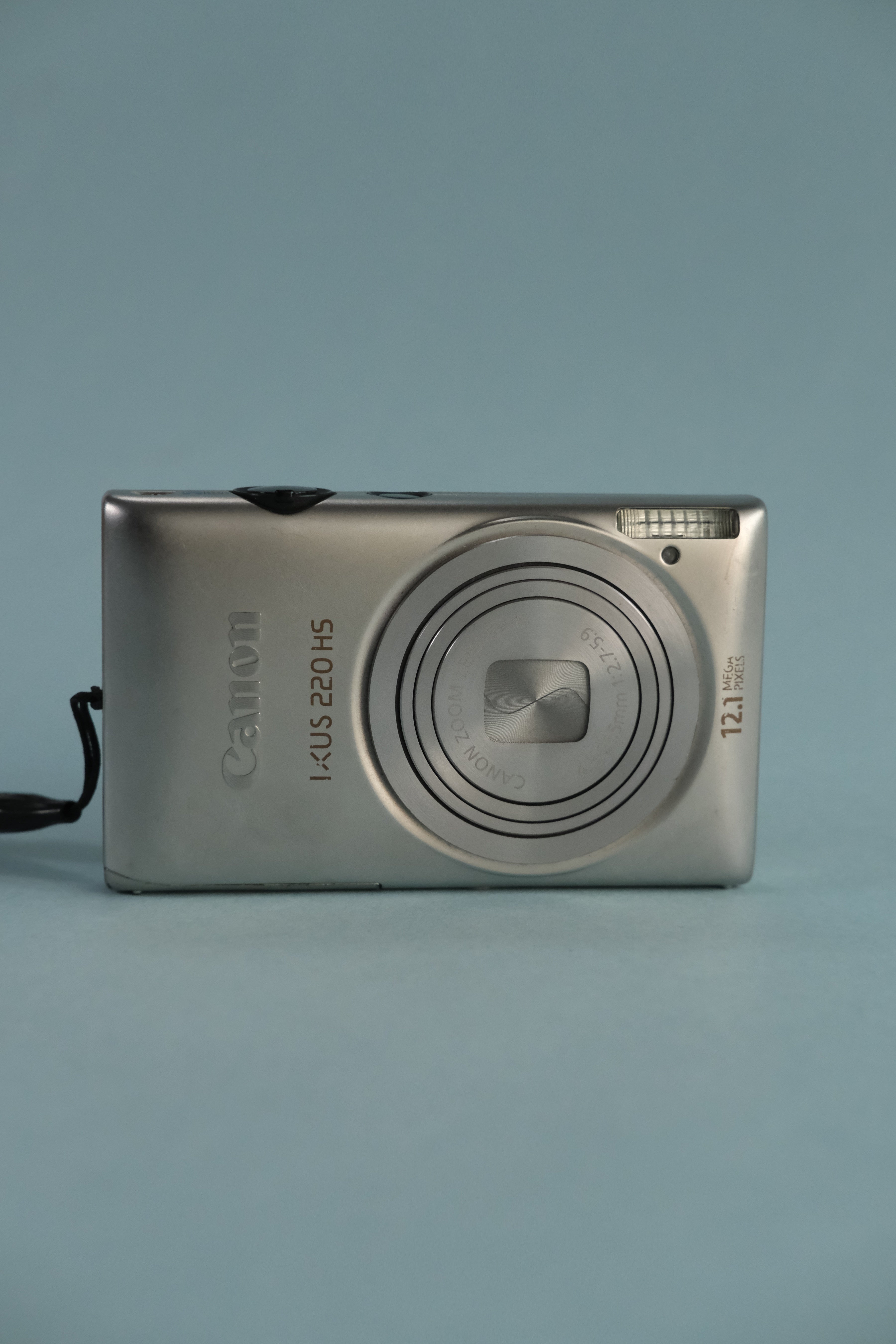 Canon IXUS 220 HS