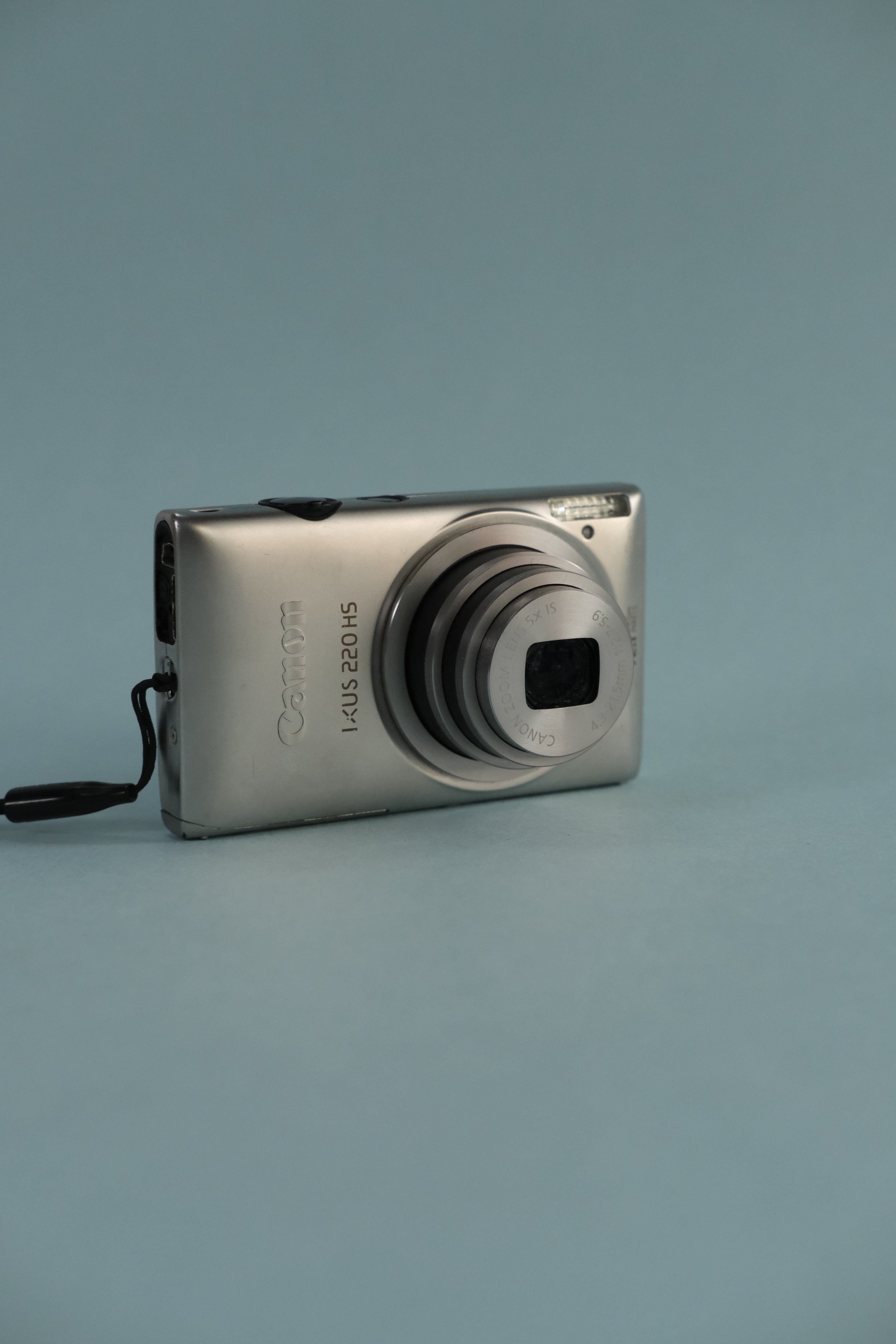 Canon IXUS 220 HS