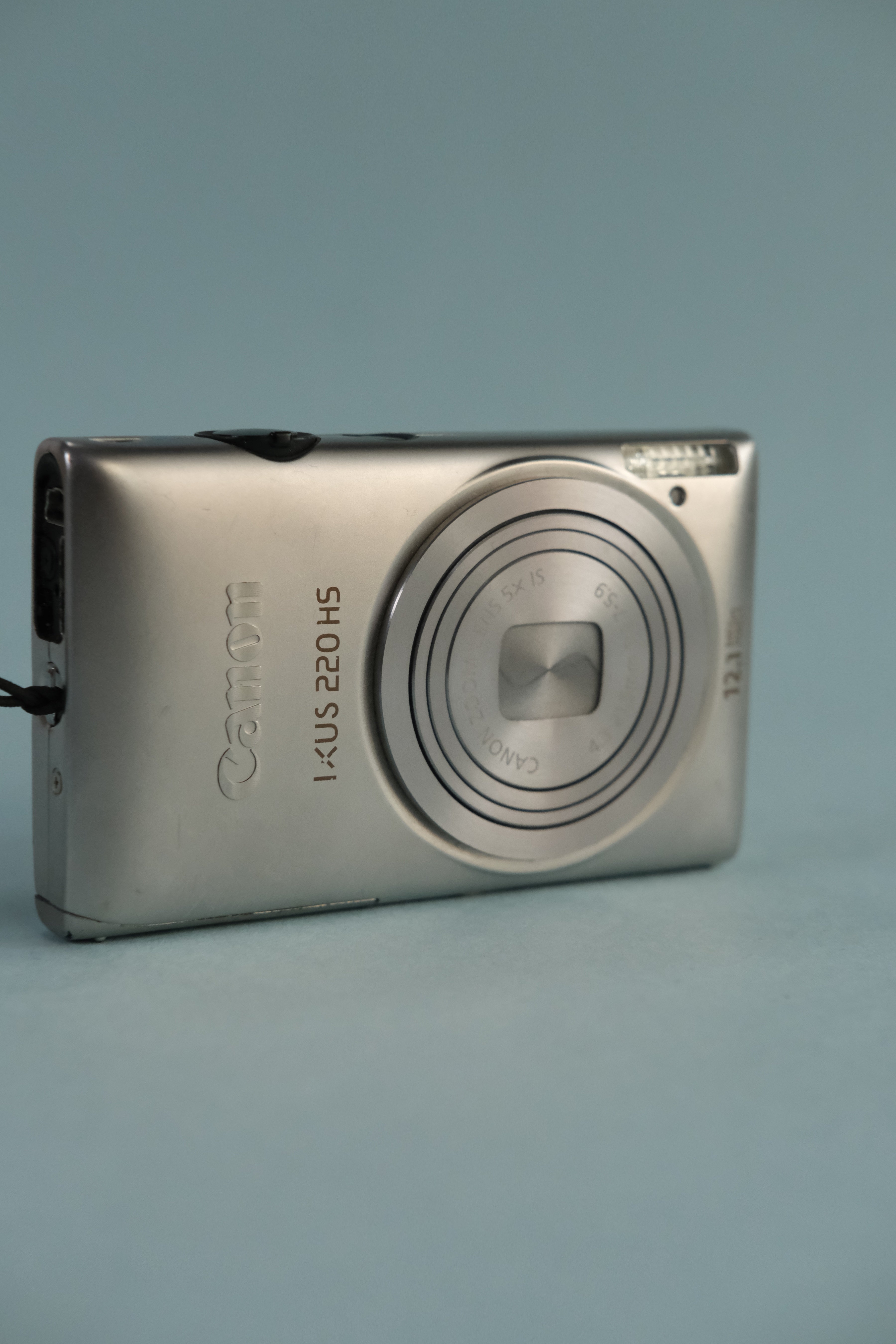 Canon IXUS 220 HS