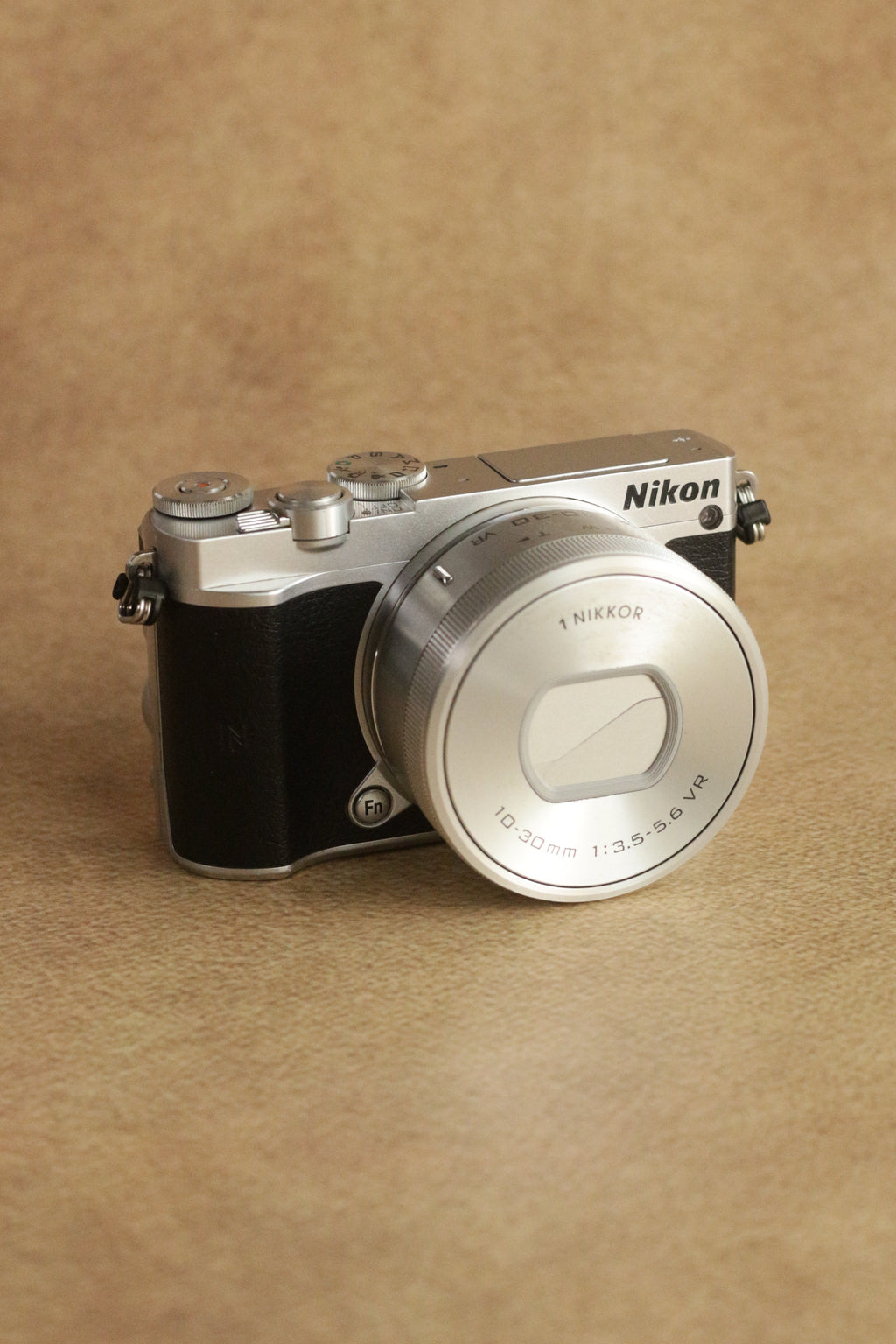 Nikon 1 J5 + 1 Nikkor 10-30mm VR lens