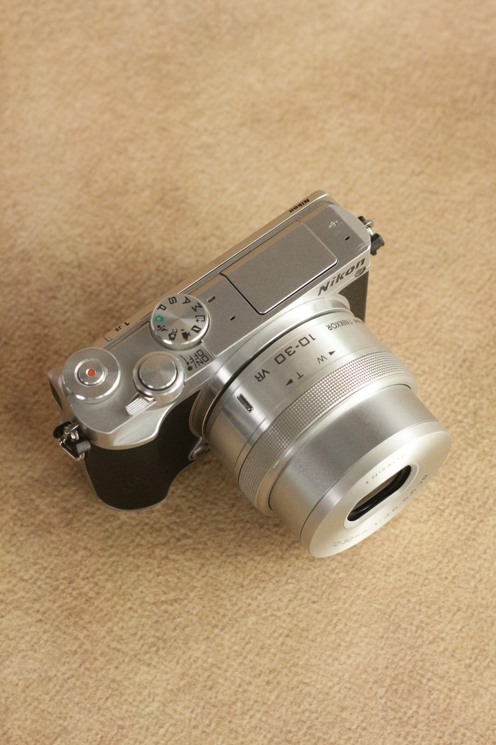 Nikon 1 J5 + 1 Nikkor 10-30mm VR lens