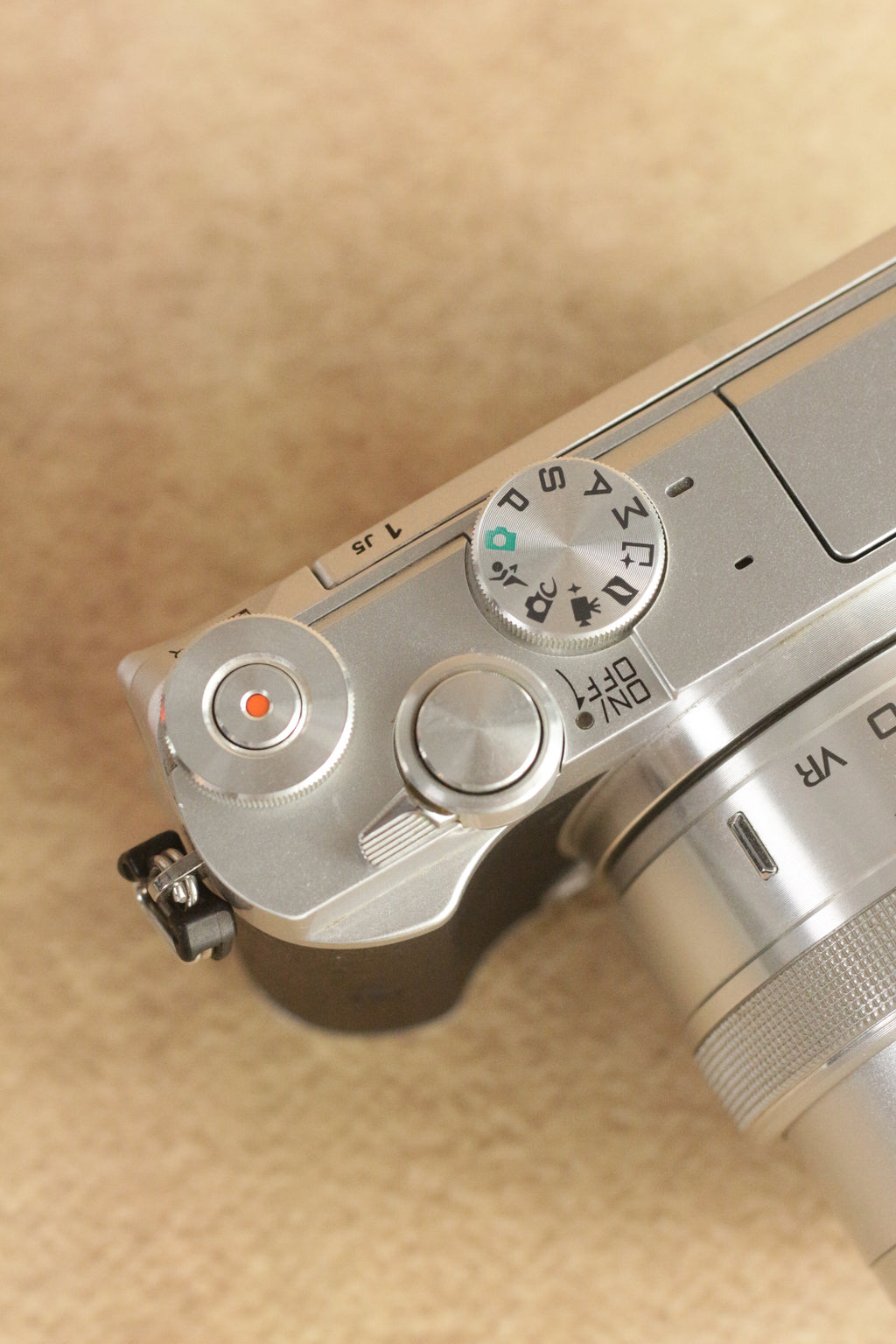 Nikon 1 J5 + 1 Nikkor 10-30mm VR lens