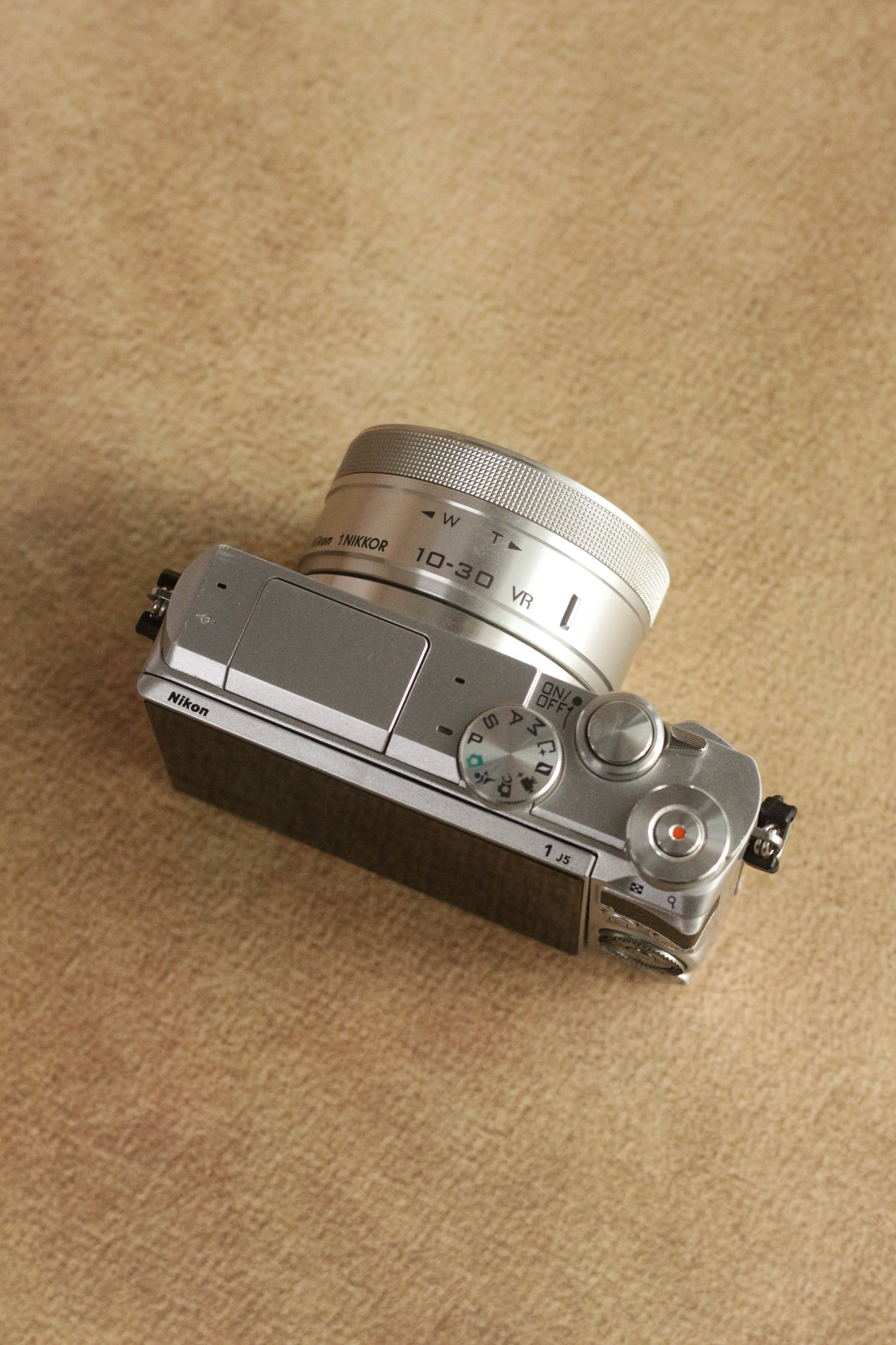 Nikon 1 J5 + 1 Nikkor 10-30mm VR lens