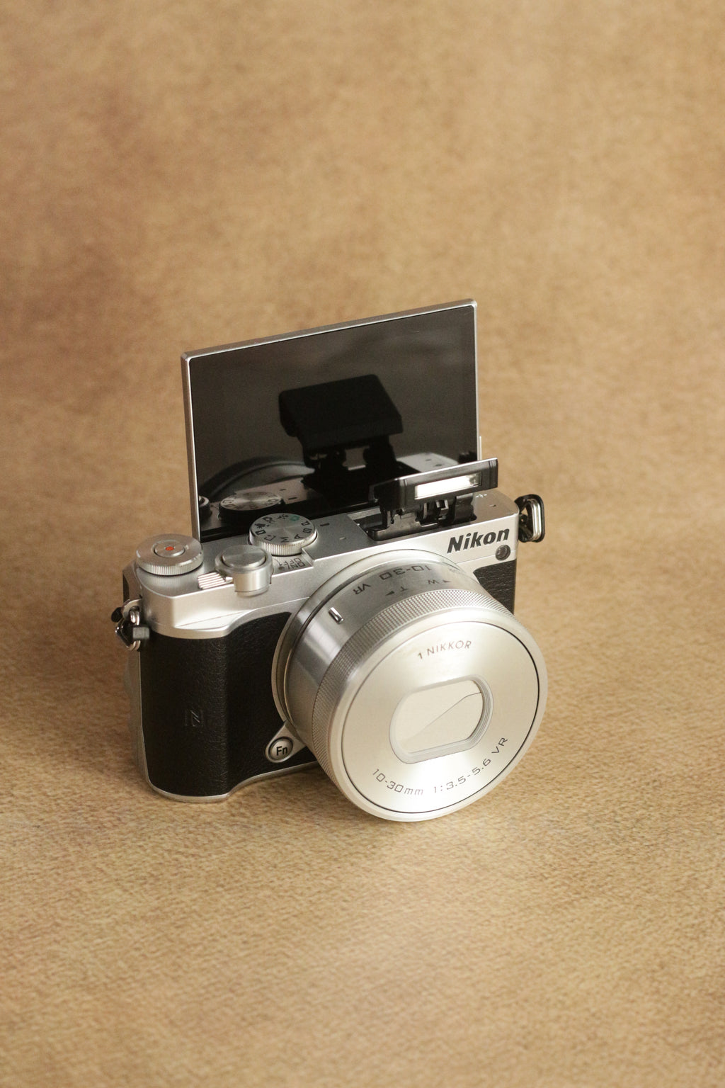 Nikon 1 J5 + 1 Nikkor 10-30mm VR lens
