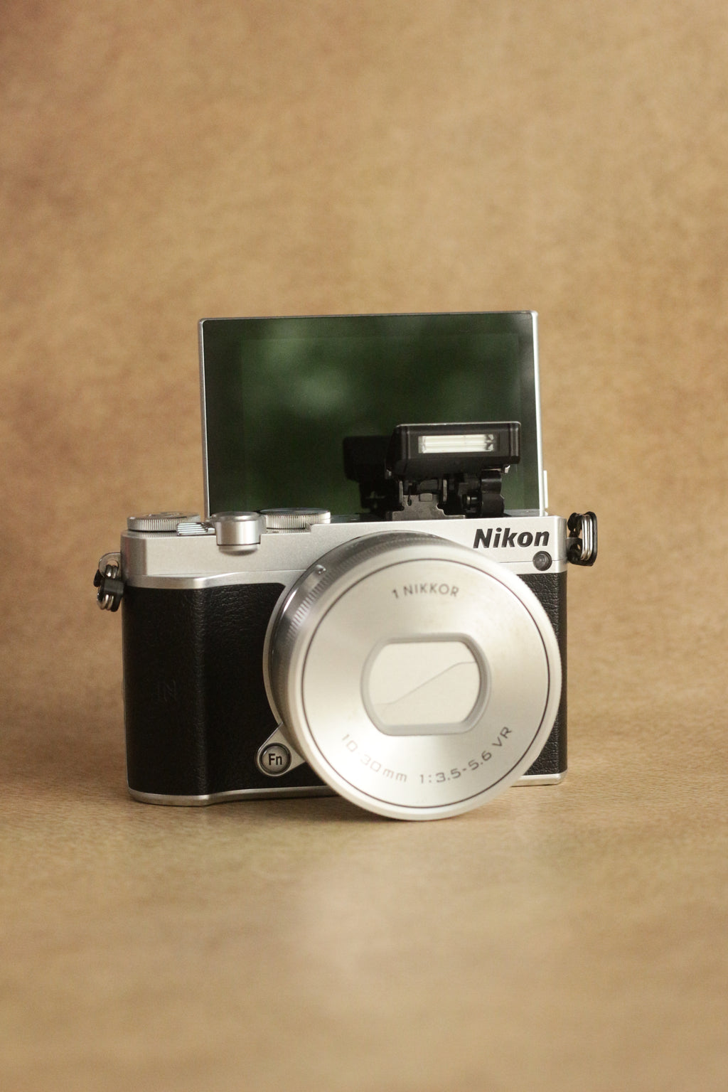 Nikon 1 J5 + 1 Nikkor 10-30mm VR lens