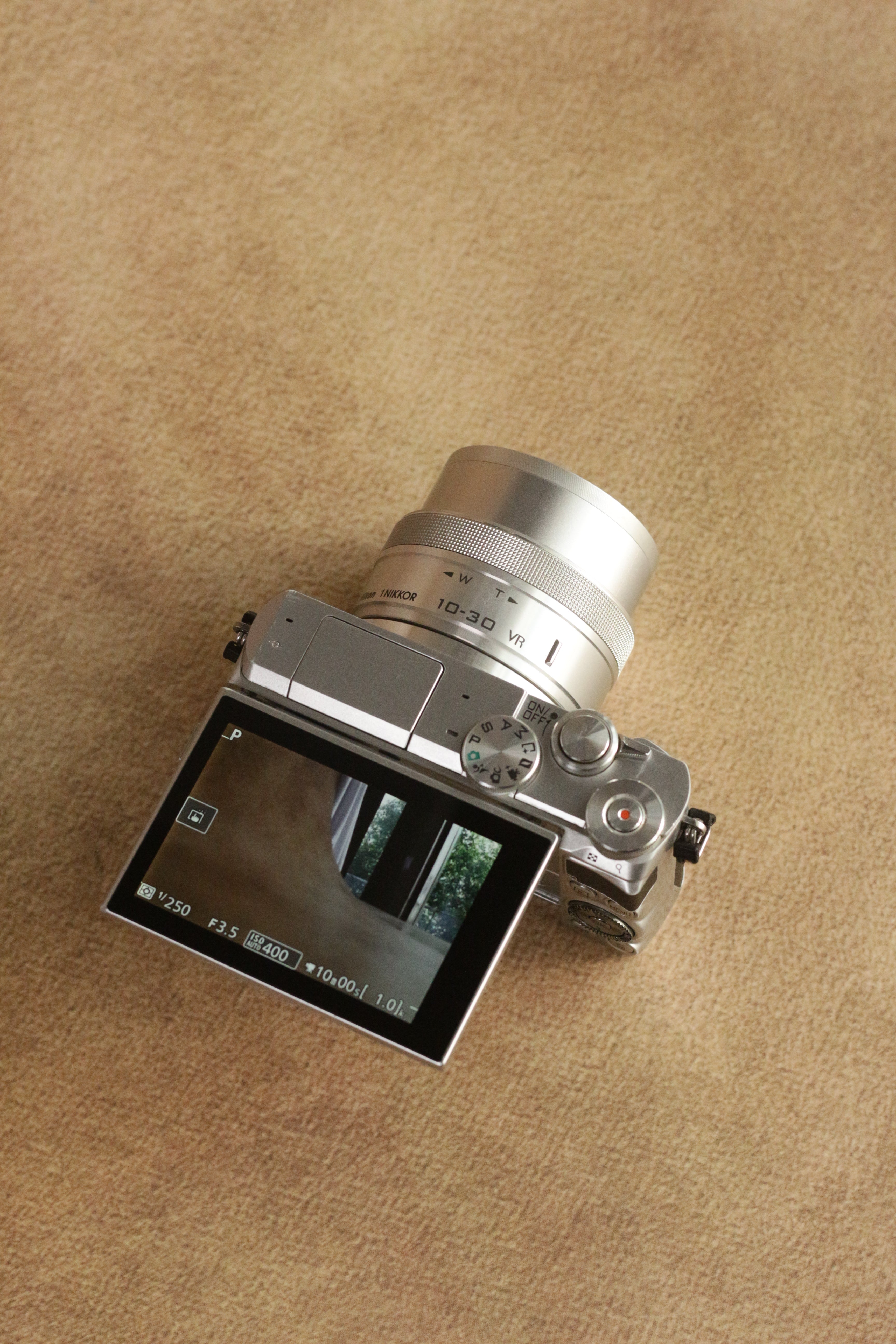 Nikon 1 J5 + 1 Nikkor 10-30mm VR lens