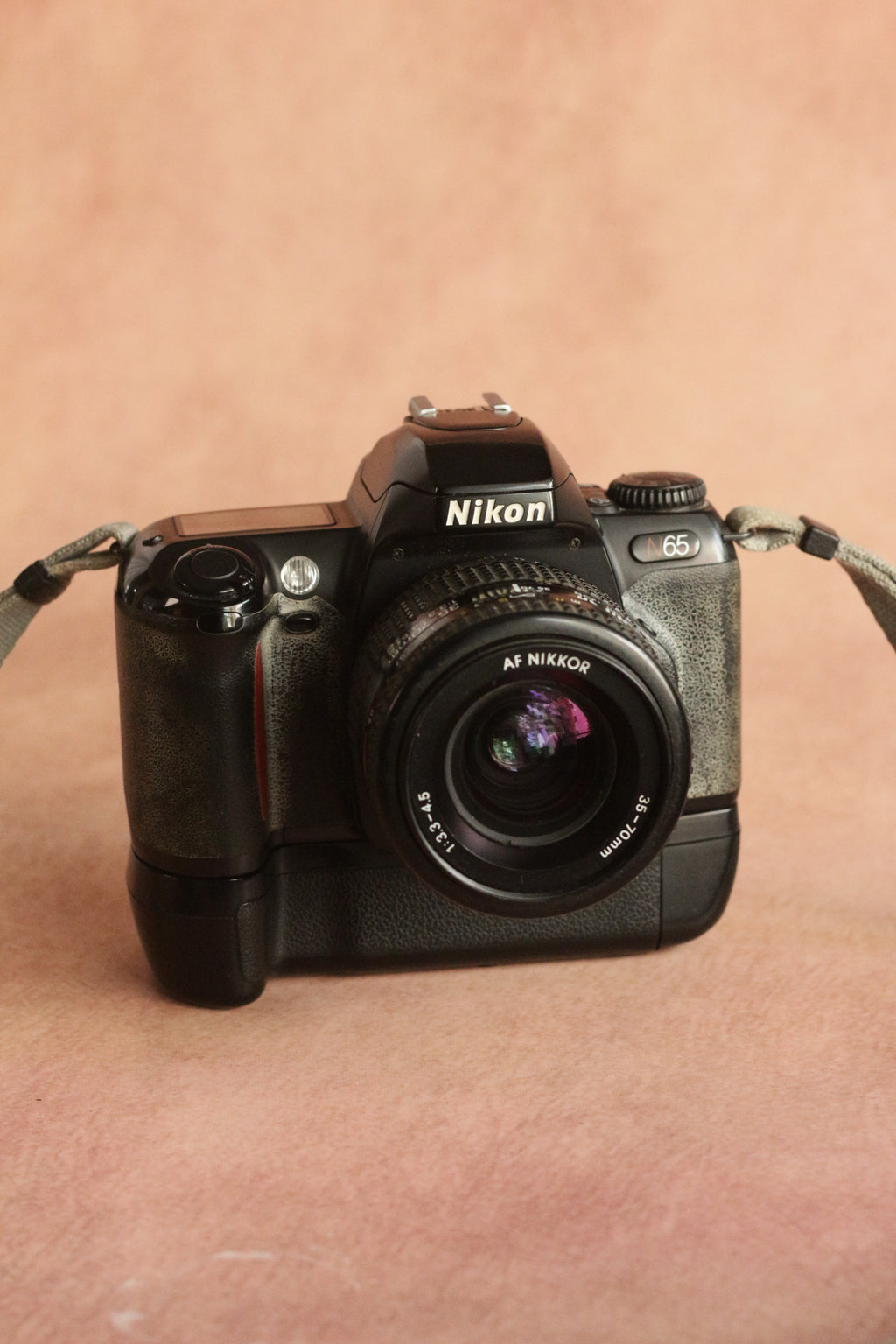 Nikon F65 + Nikkor AF 35-70mm F3.5-4.5 + battery grip
