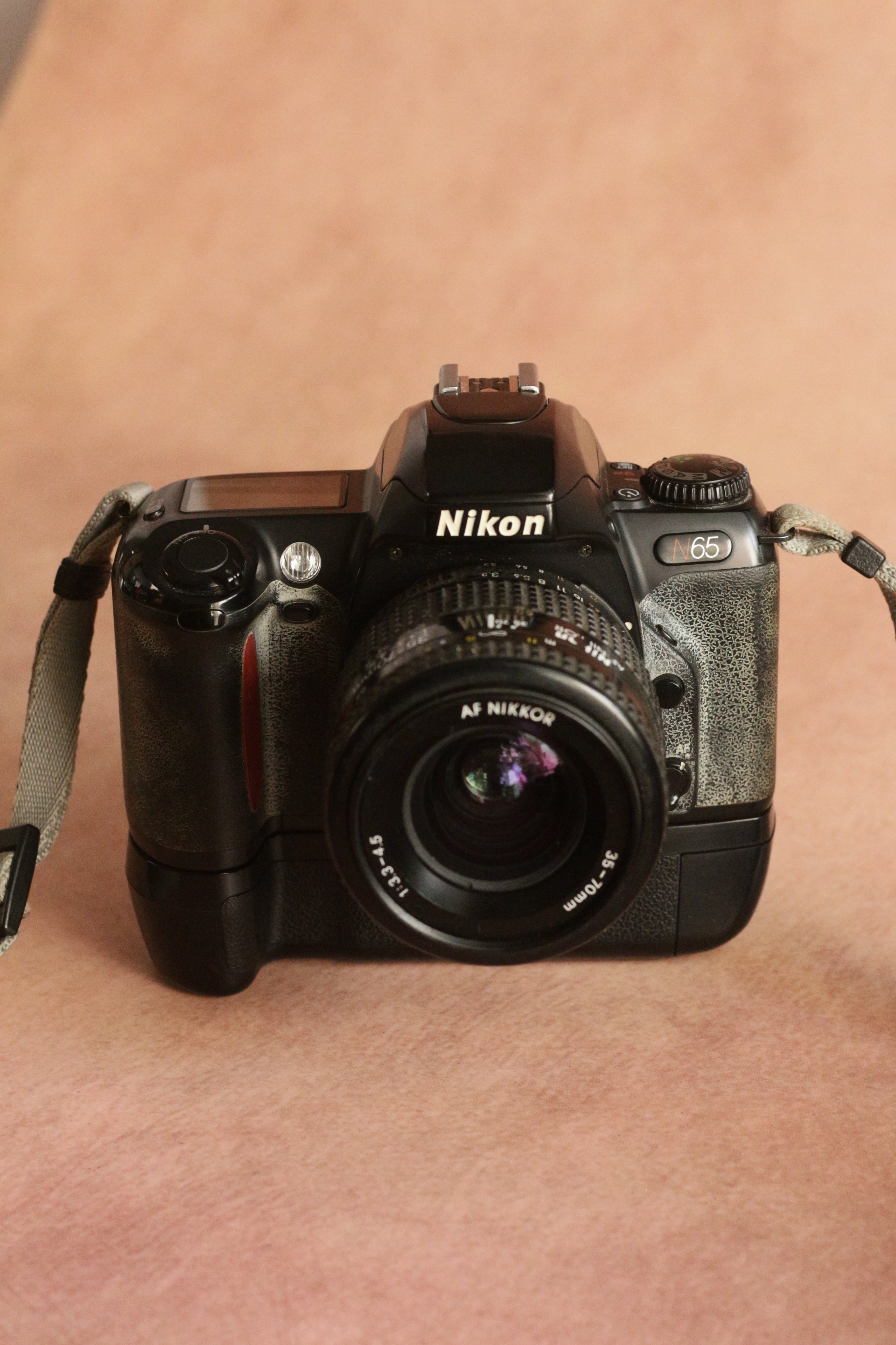 Nikon F65 + Nikkor AF 35-70mm F3.5-4.5 + battery grip