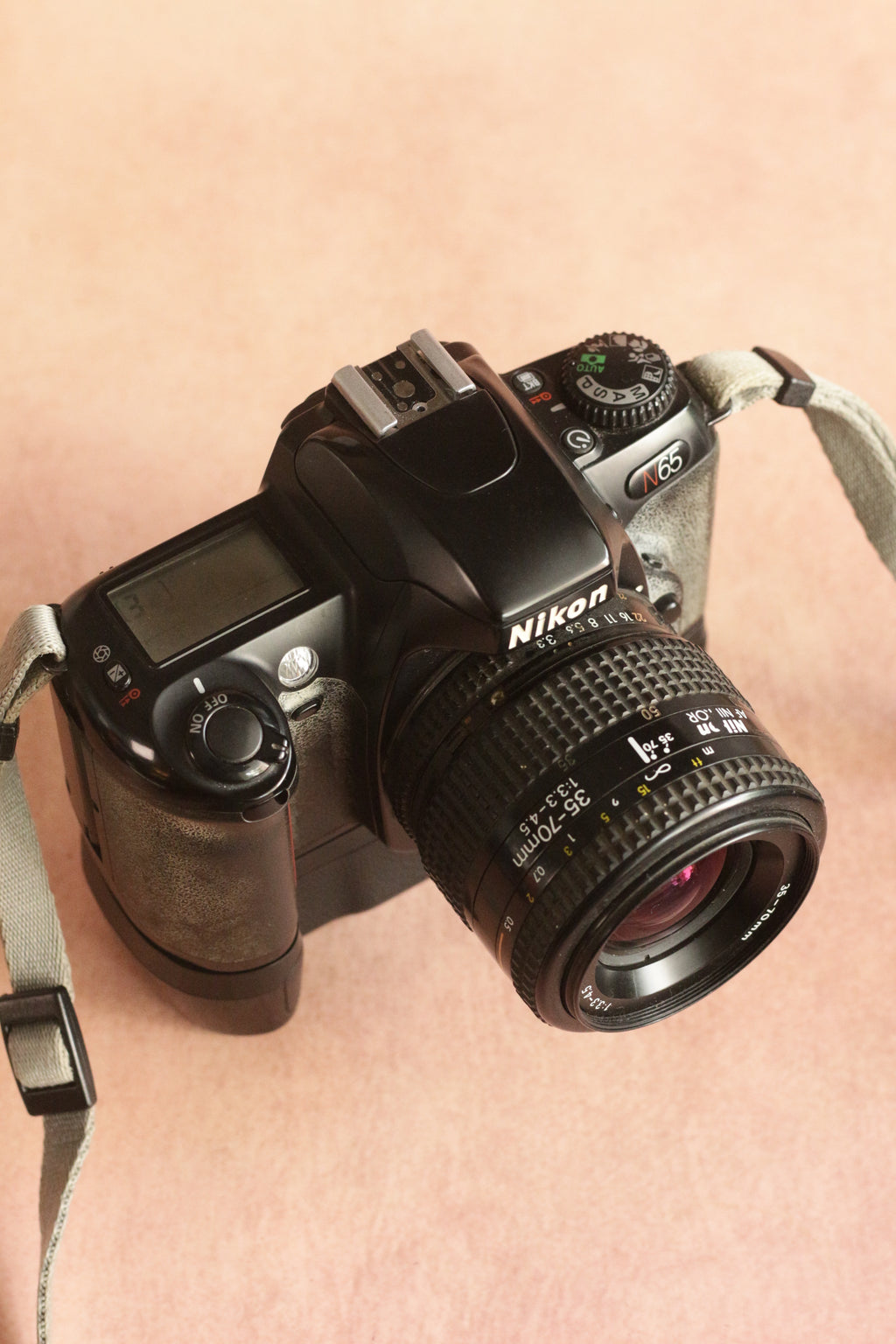 Nikon F65 + Nikkor AF 35-70mm F3.5-4.5 + battery grip