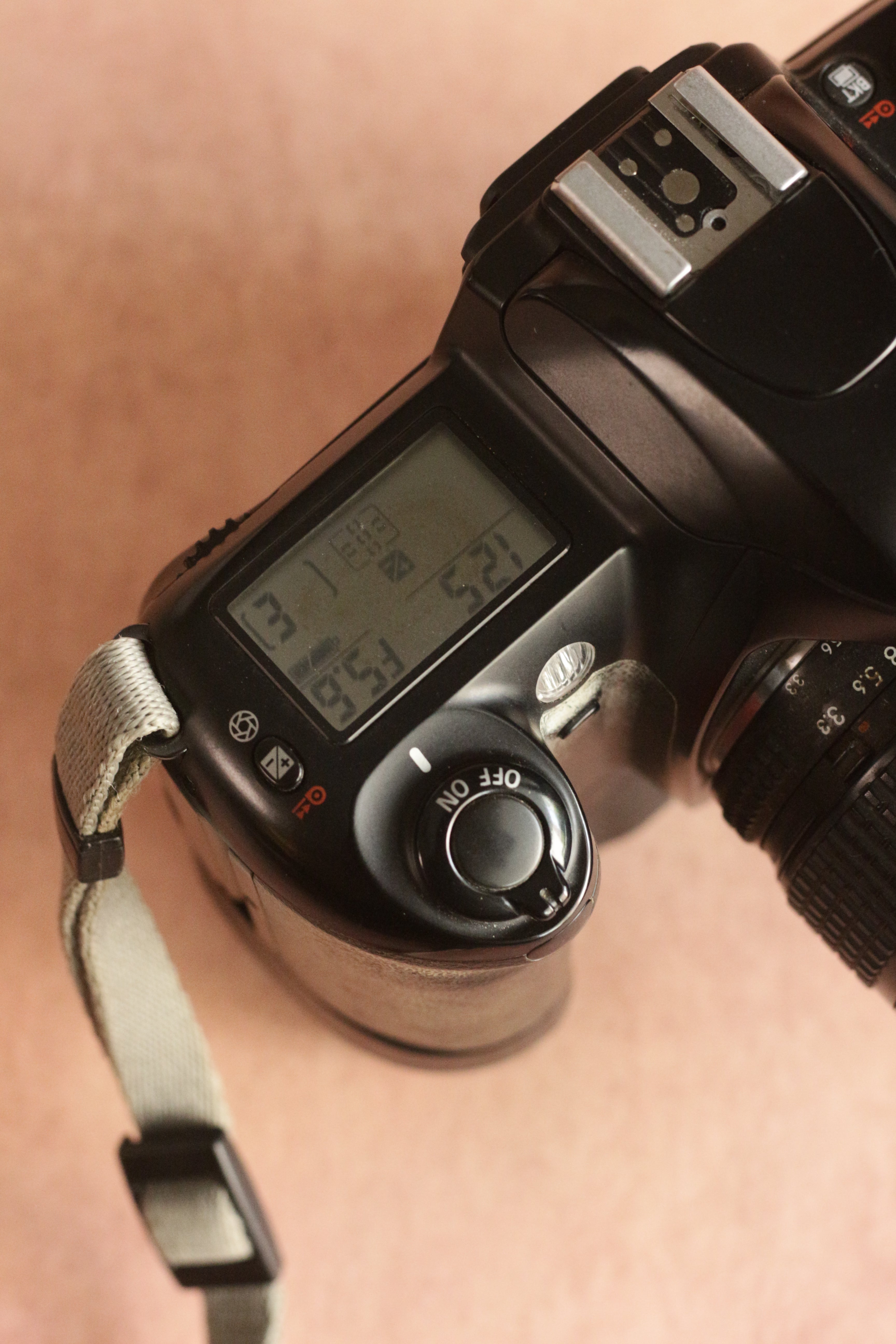 Nikon F65 + Nikkor AF 35-70mm F3.5-4.5 + battery grip