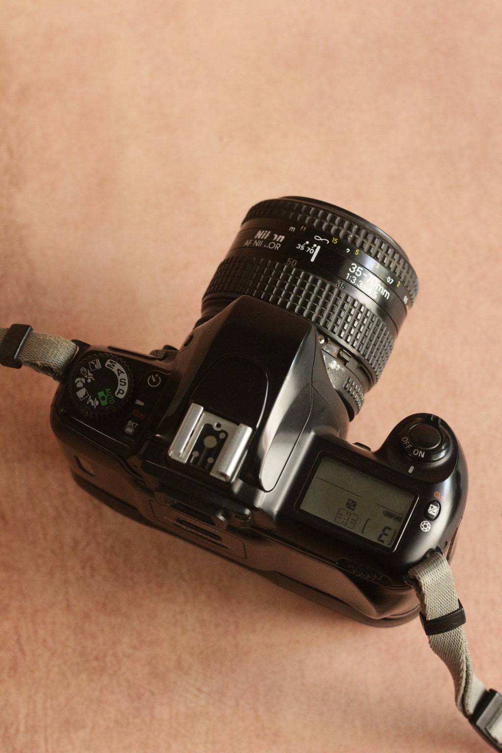Nikon F65 + Nikkor AF 35-70mm F3.5-4.5 + battery grip