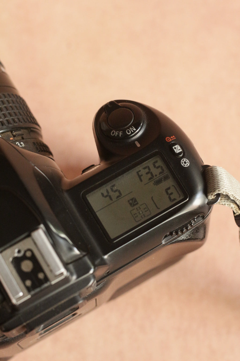 Nikon F65 + Nikkor AF 35-70mm F3.5-4.5 + battery grip