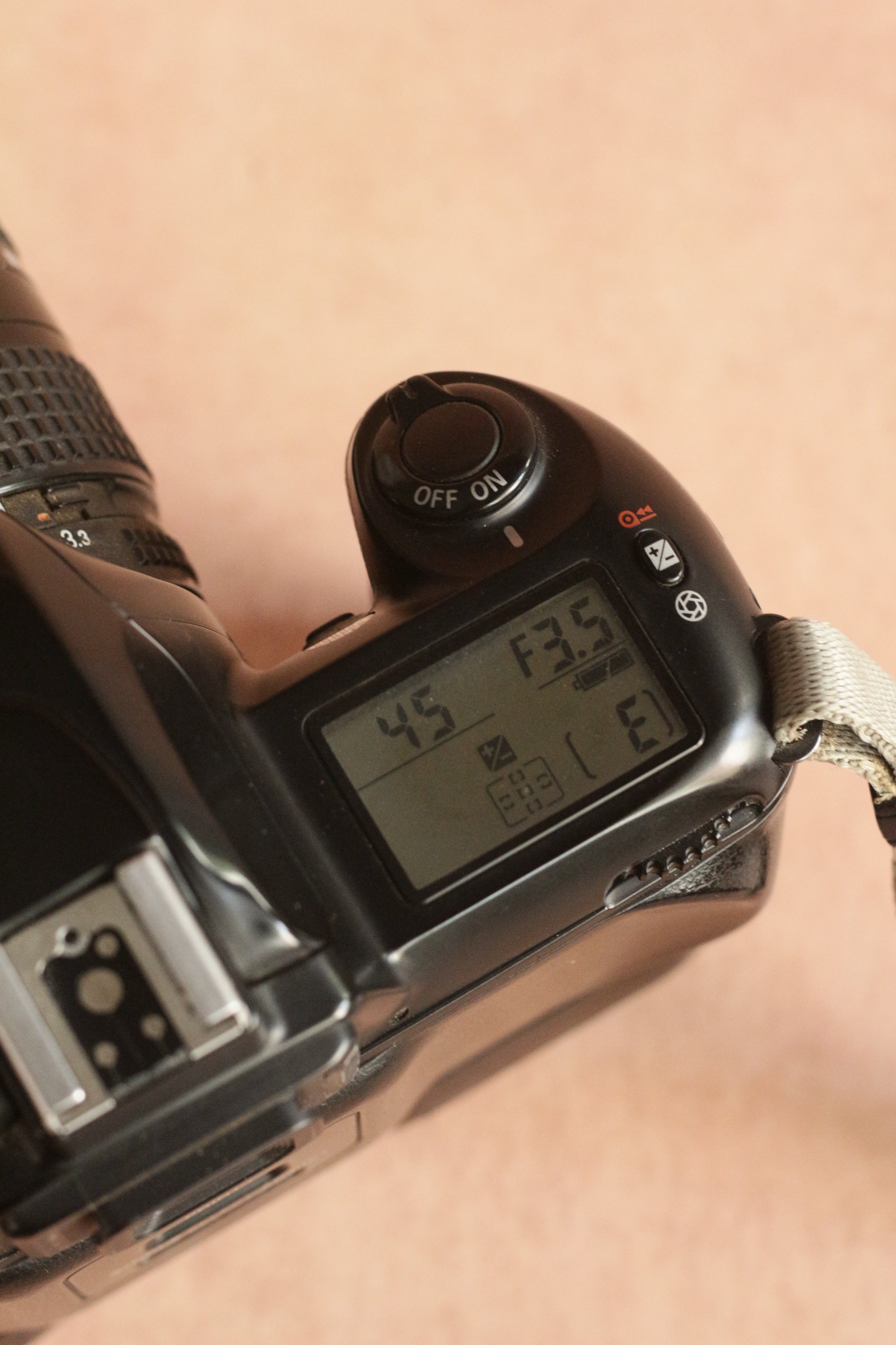 Nikon F65 + Nikkor AF 35-70mm F3.5-4.5 + battery grip