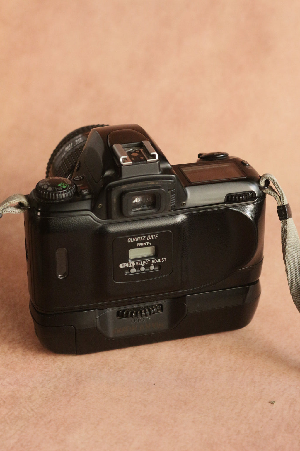 Nikon F65 + Nikkor AF 35-70mm F3.5-4.5 + battery grip