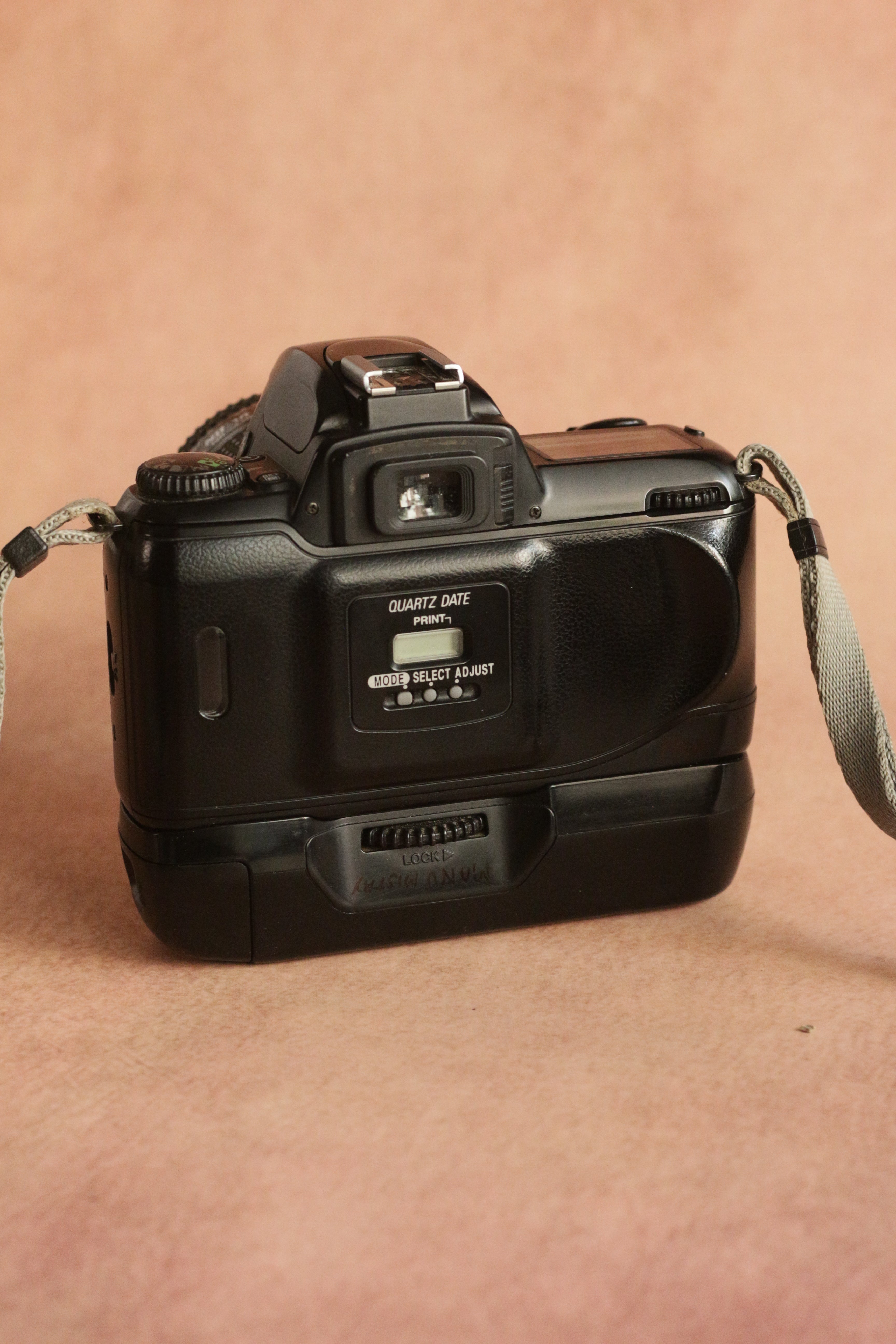 Nikon F65 + Nikkor AF 35-70mm F3.5-4.5 + battery grip