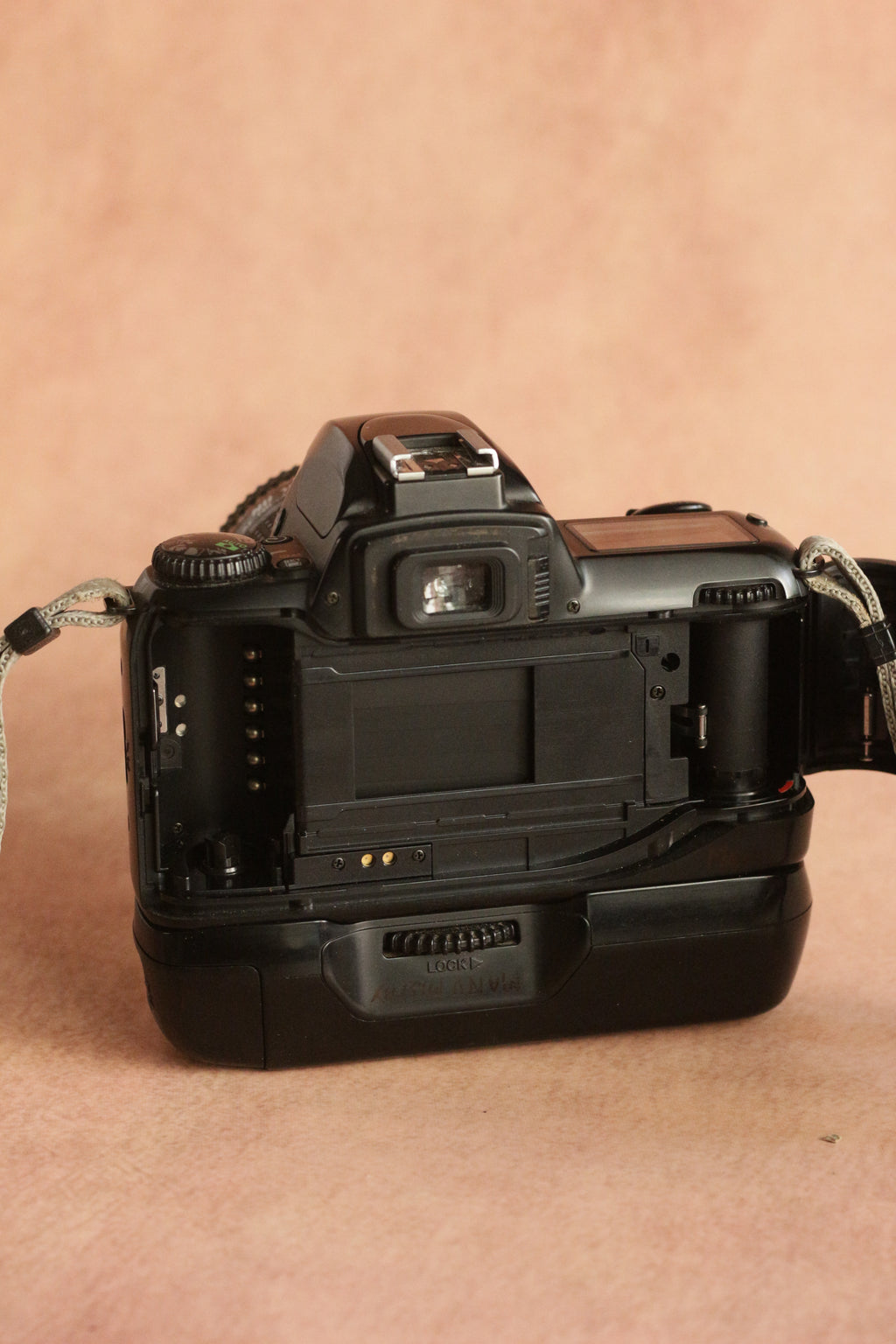 Nikon F65 + Nikkor AF 35-70mm F3.5-4.5 + battery grip