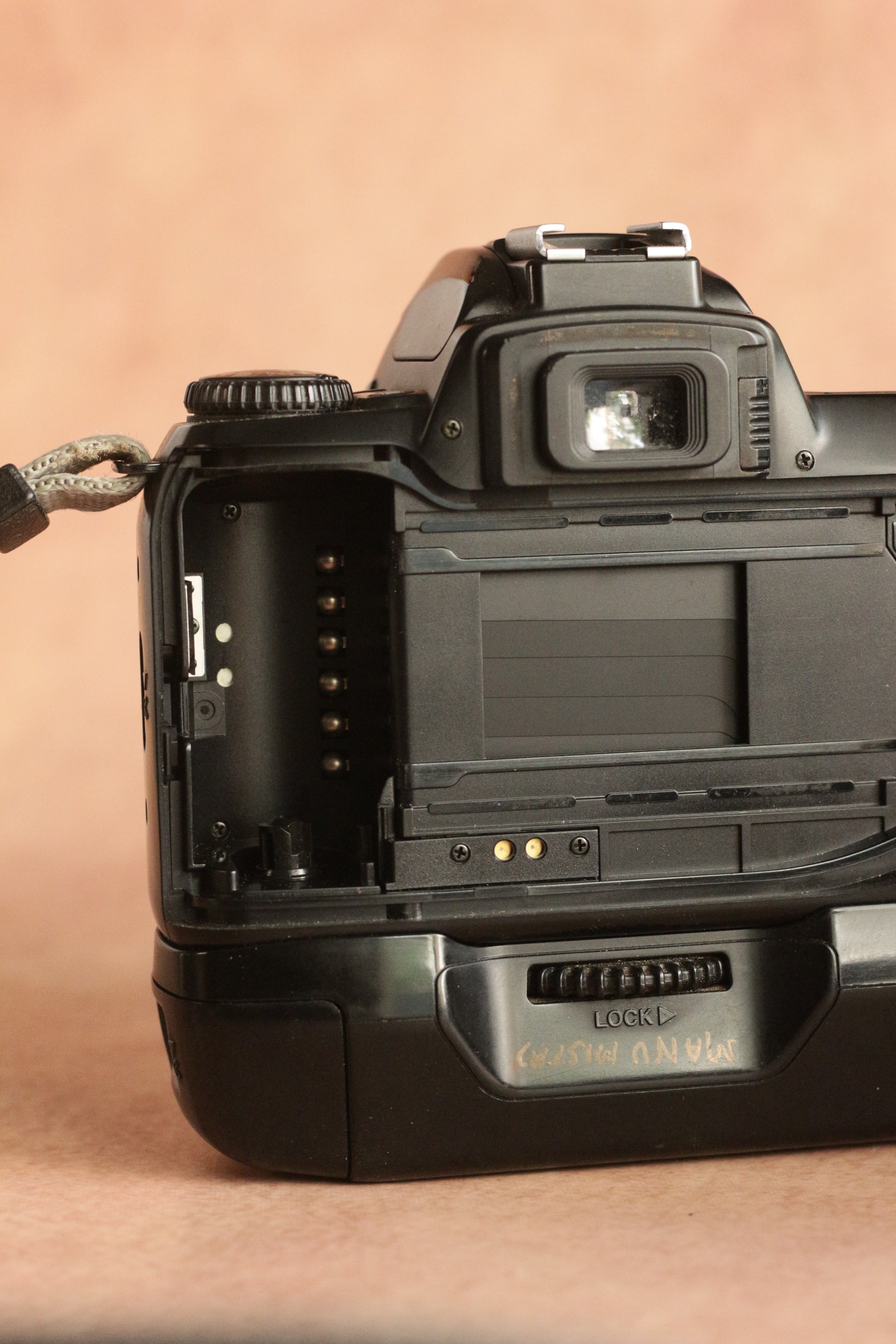 Nikon F65 + Nikkor AF 35-70mm F3.5-4.5 + battery grip