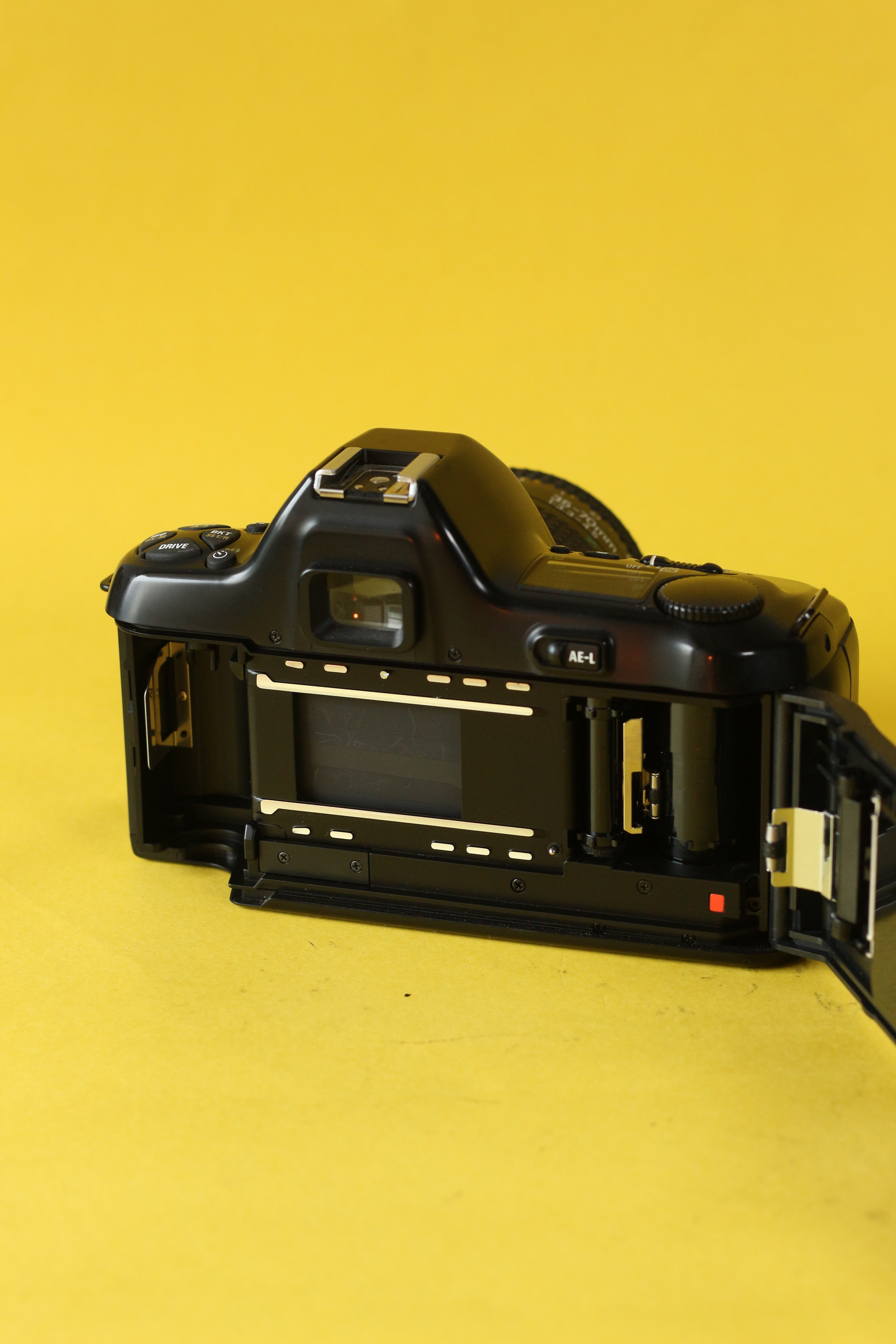 Nikon F-601M + Nikkor AF 35–80mm D Zoom