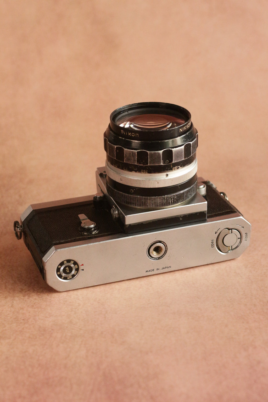 Nikon F + Nikkor-O.C Auto 35mm F2 (non-AI)