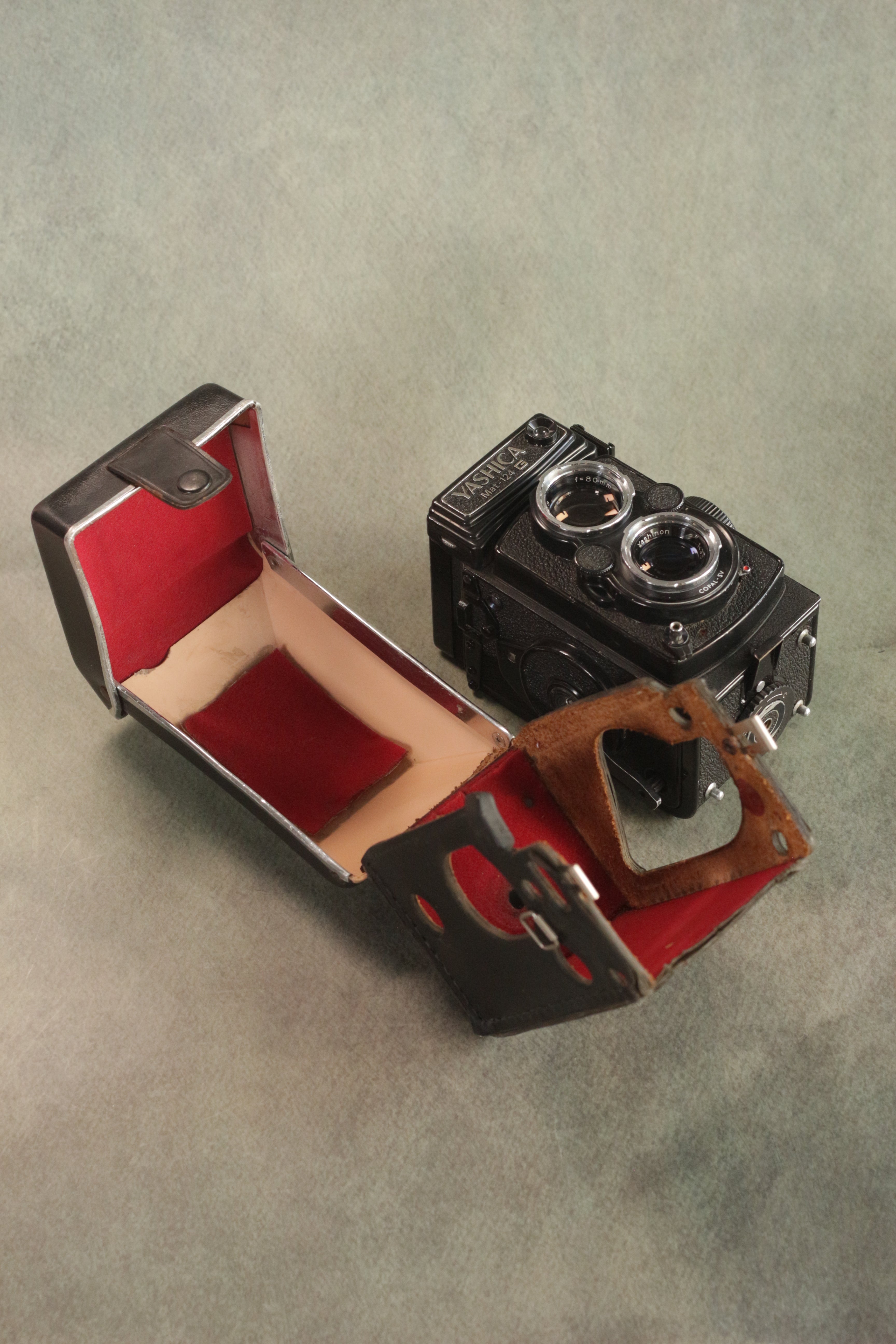 Yashica Mat-124G