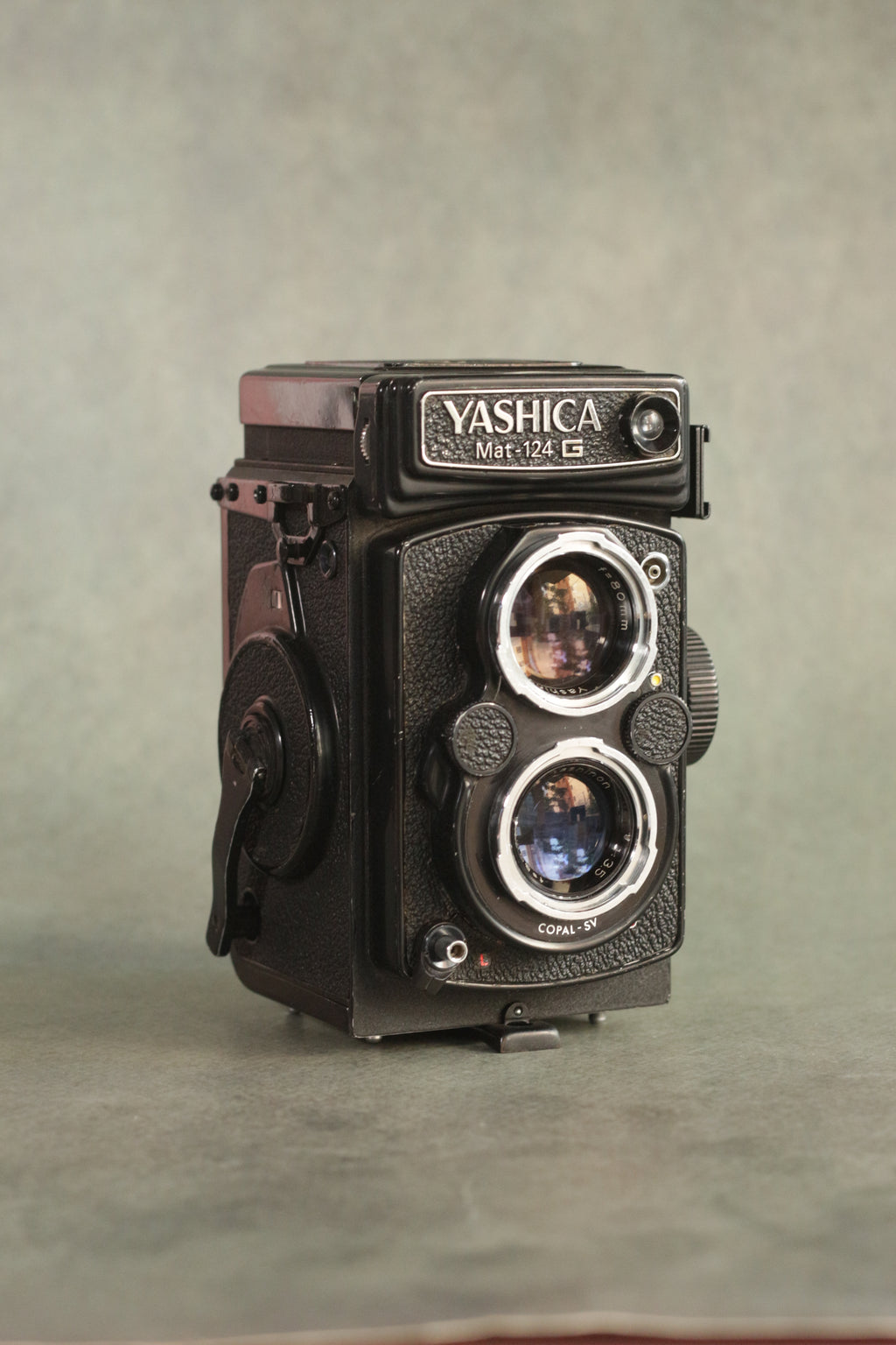 Yashica Mat-124G
