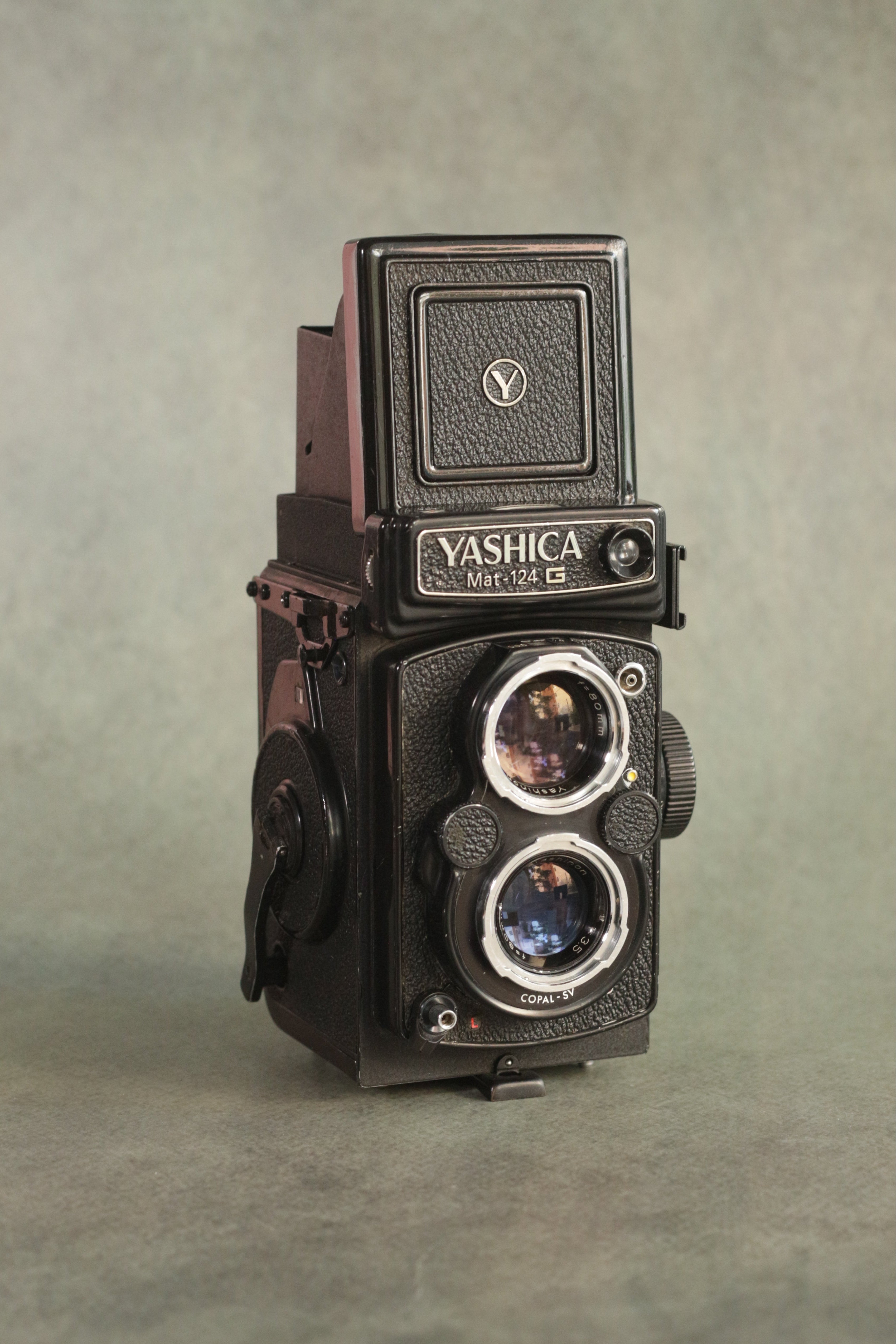 Yashica Mat-124G