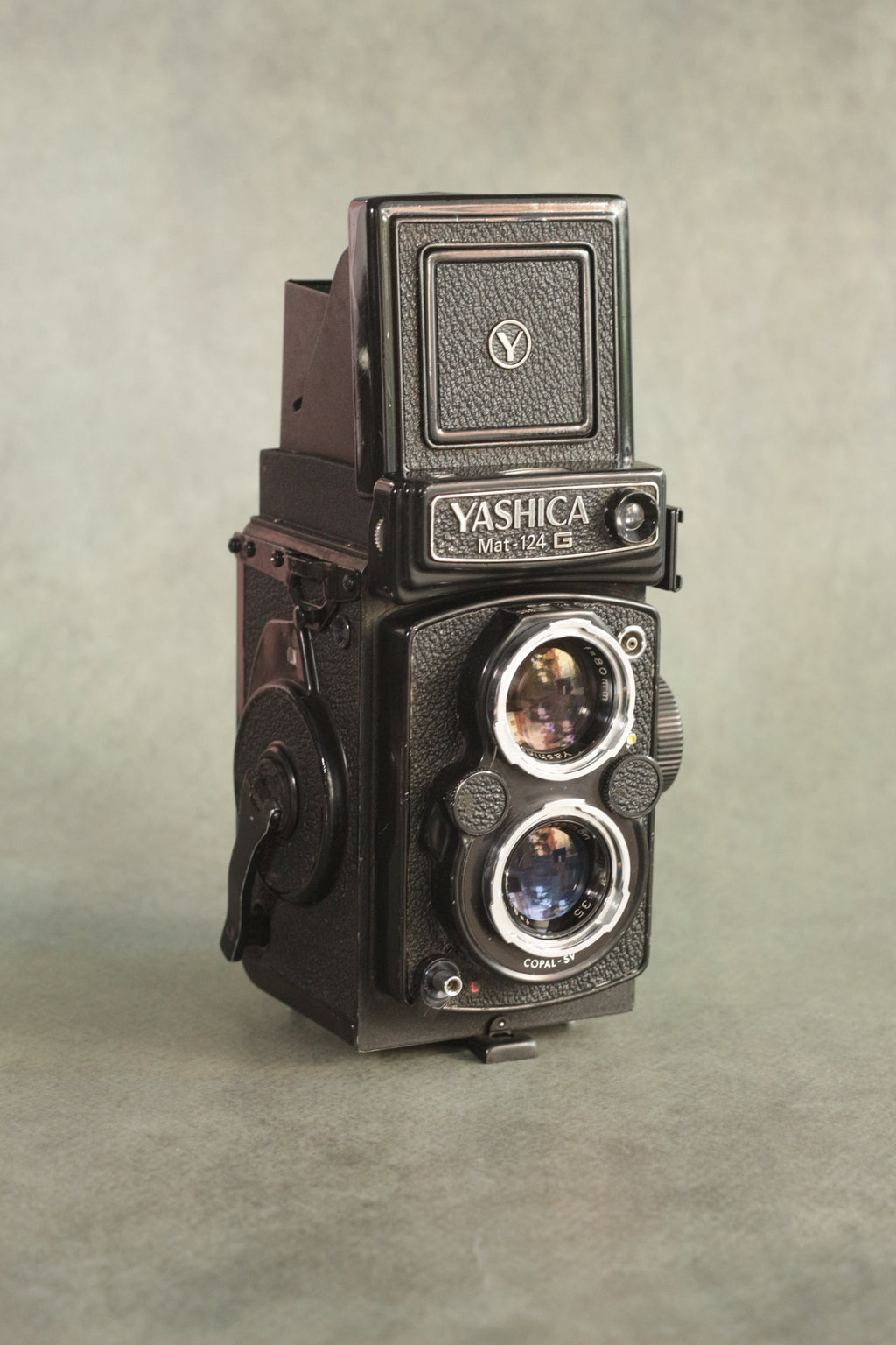 Yashica Mat-124G