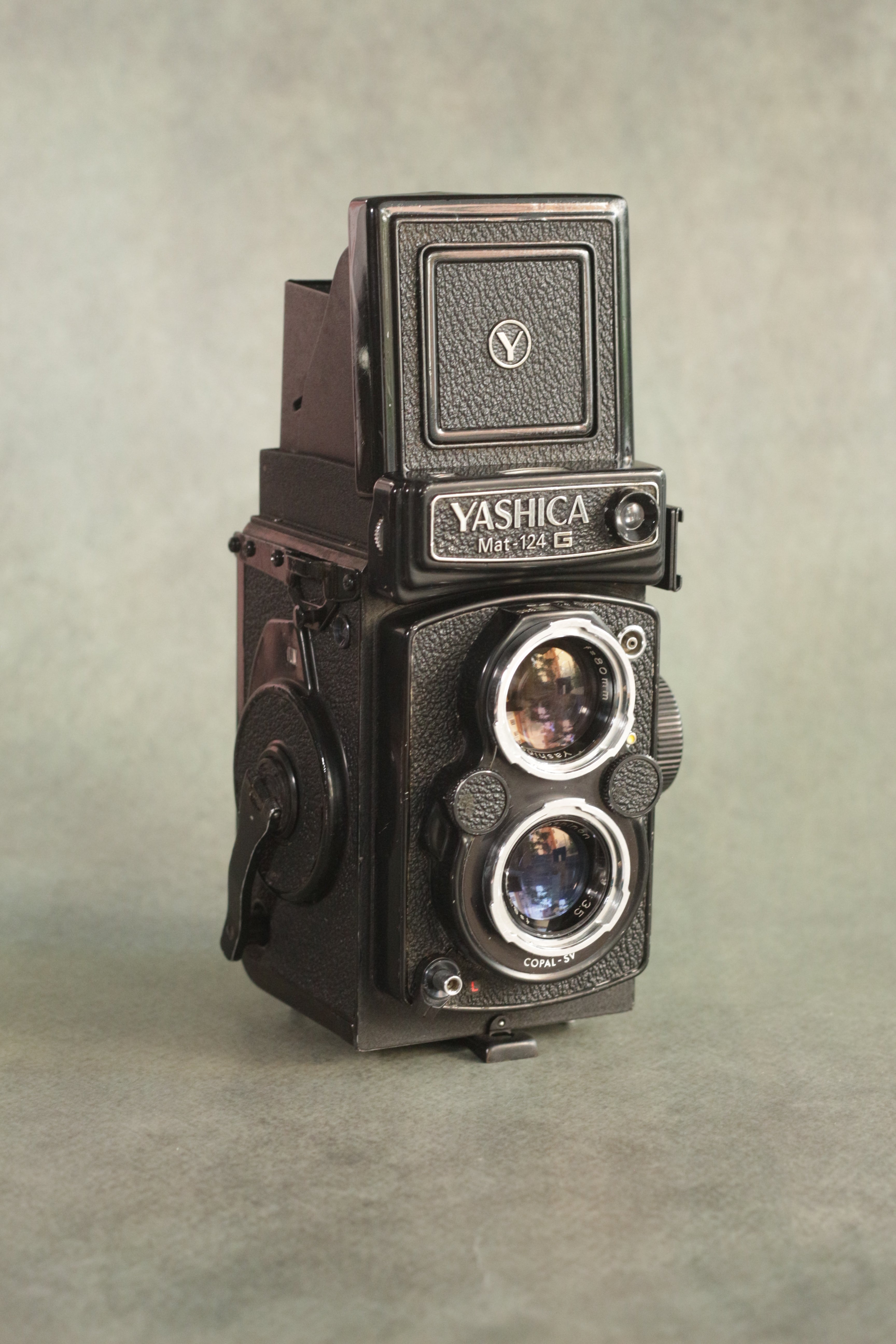 Yashica Mat-124G