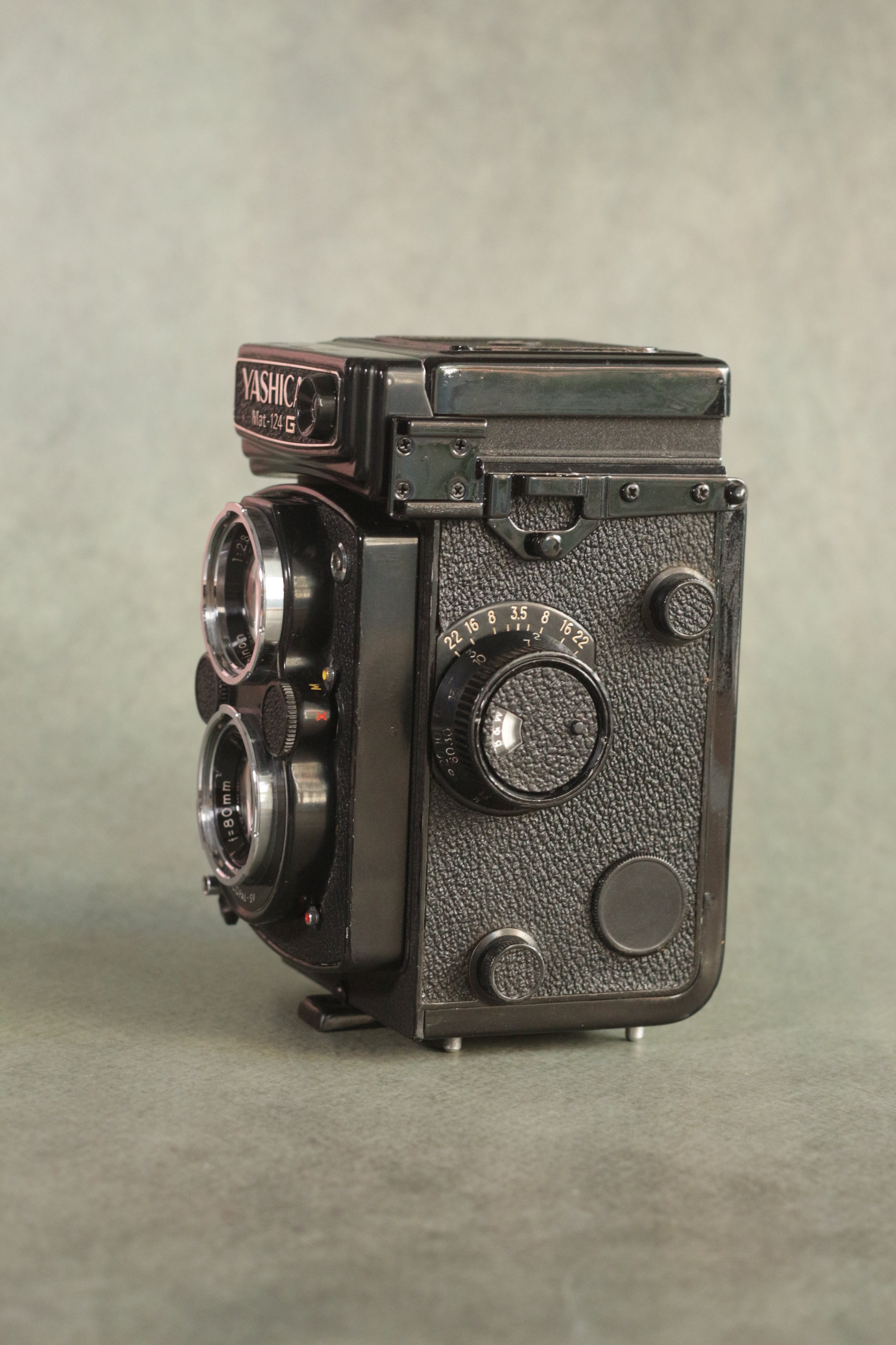 Yashica Mat-124G