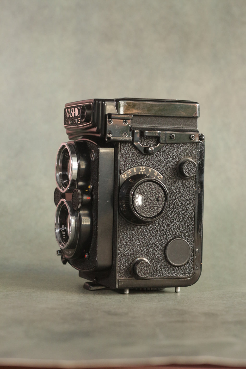Yashica Mat-124G