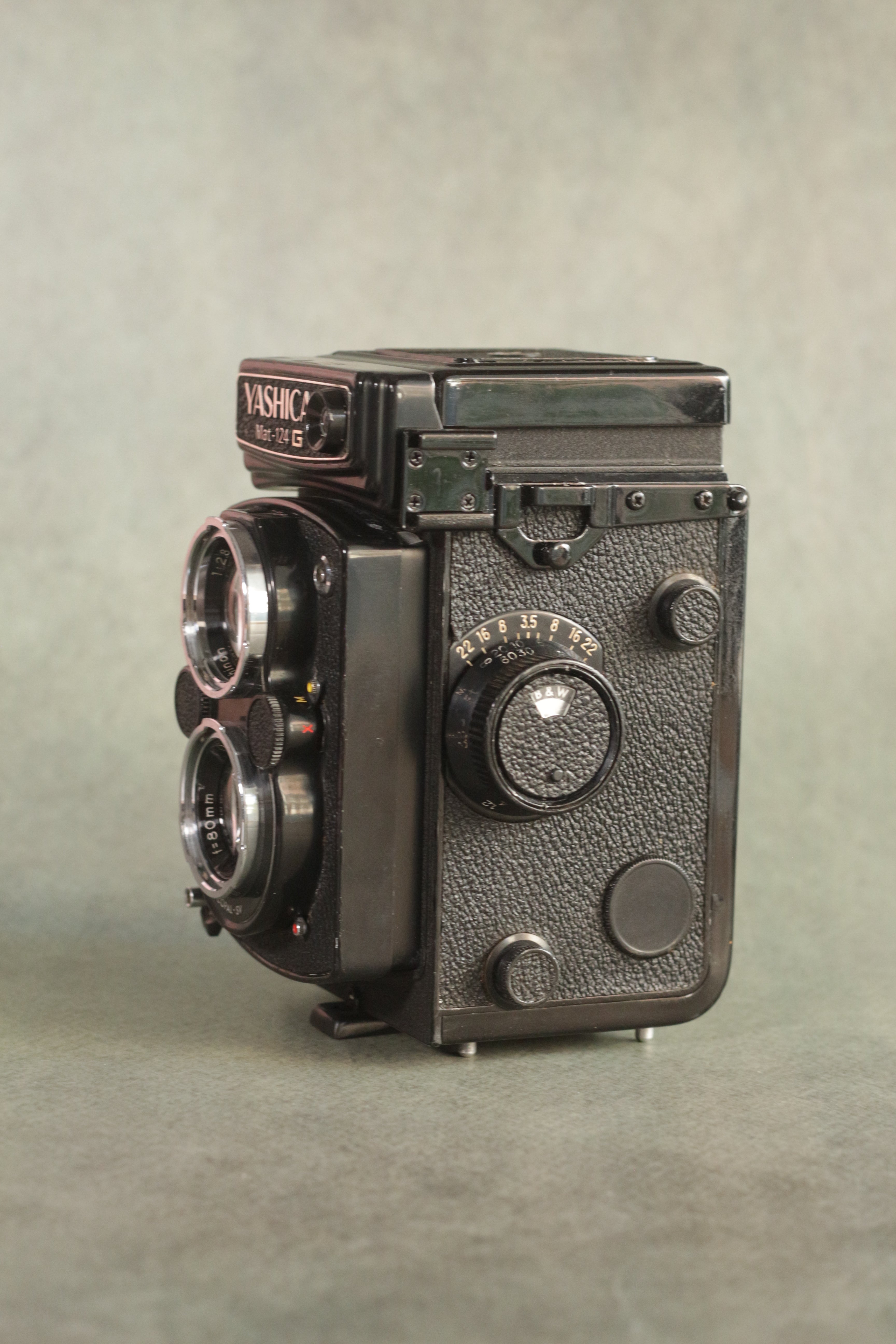 Yashica Mat-124G