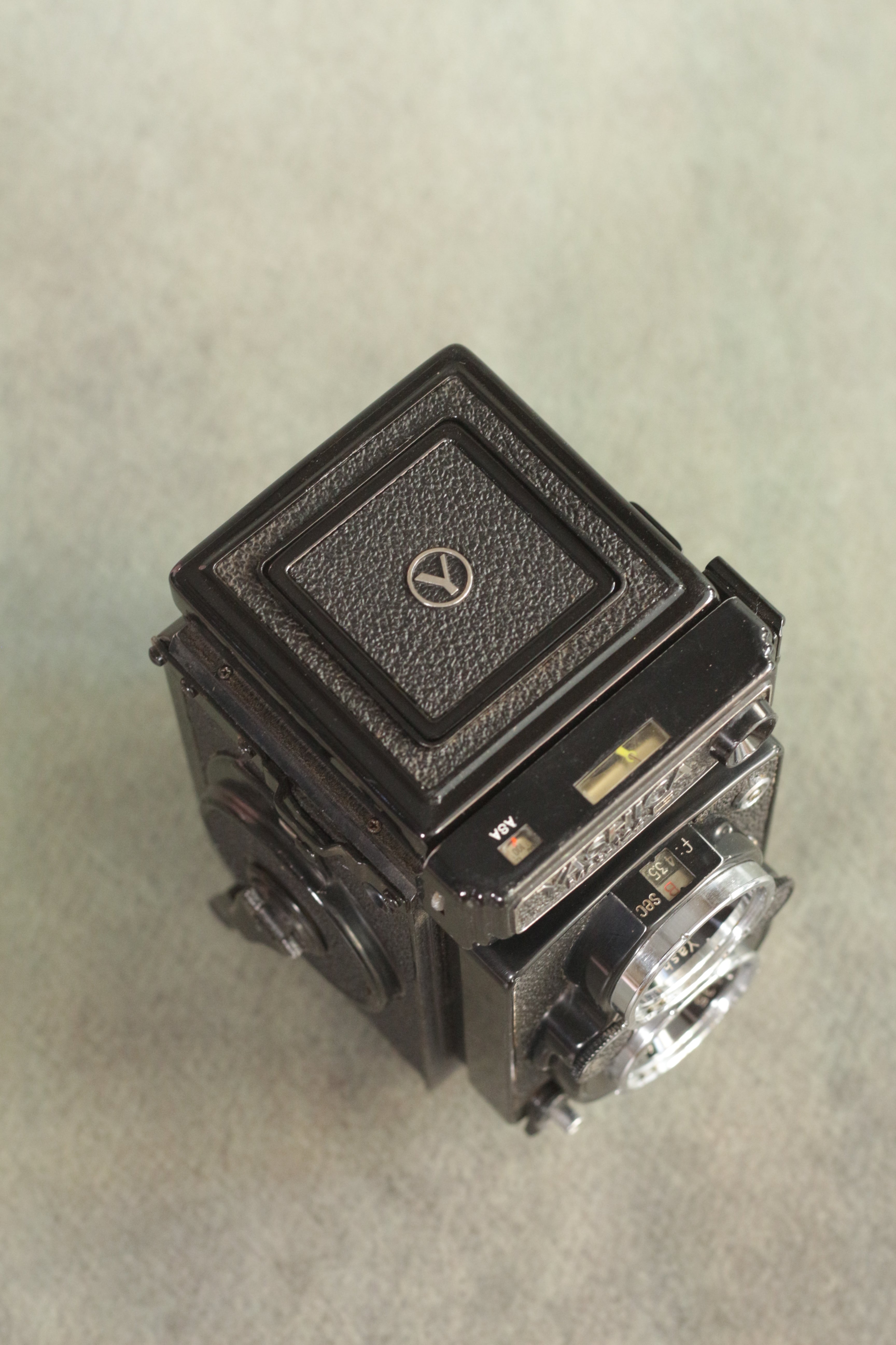 Yashica Mat-124G