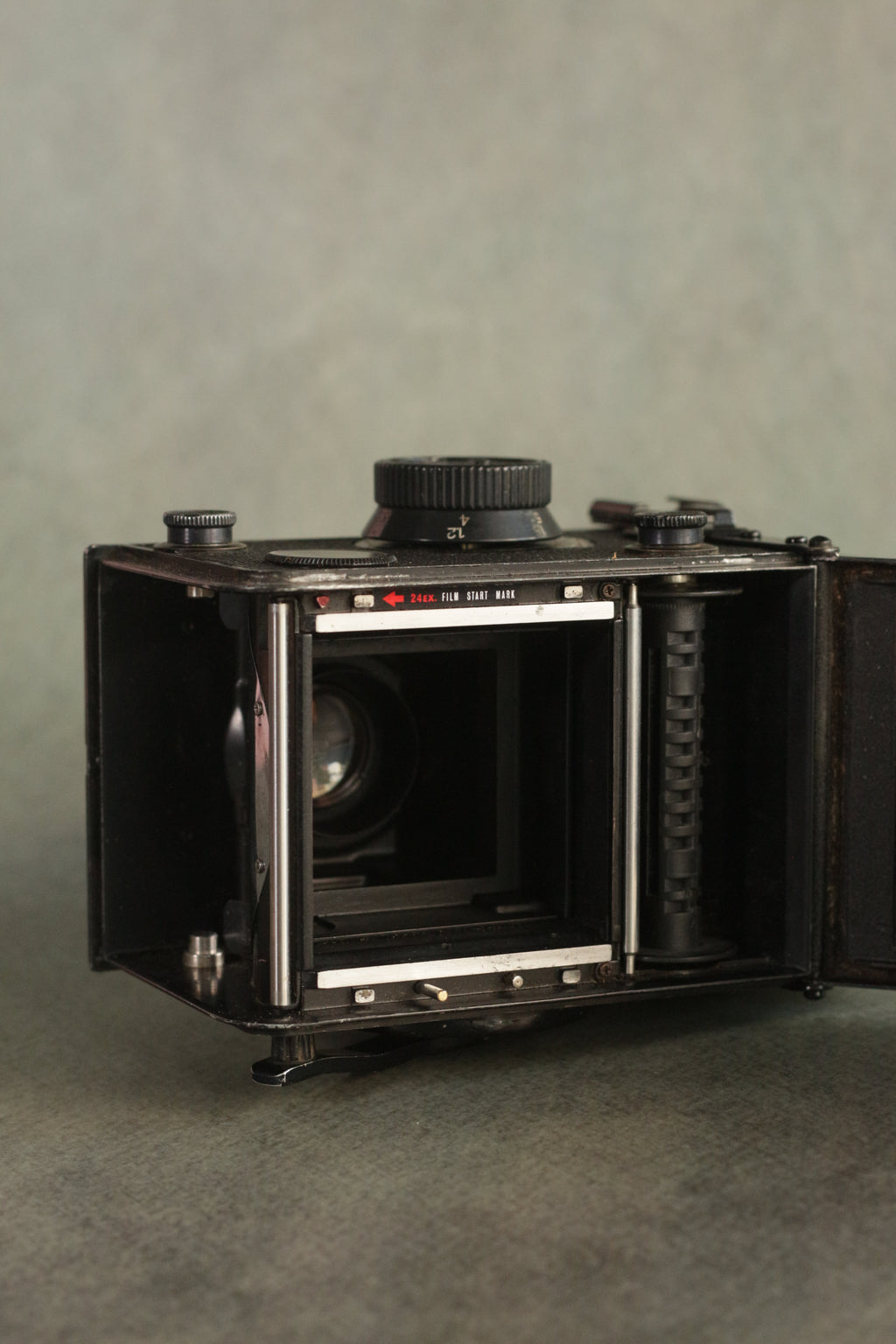 Yashica Mat-124G