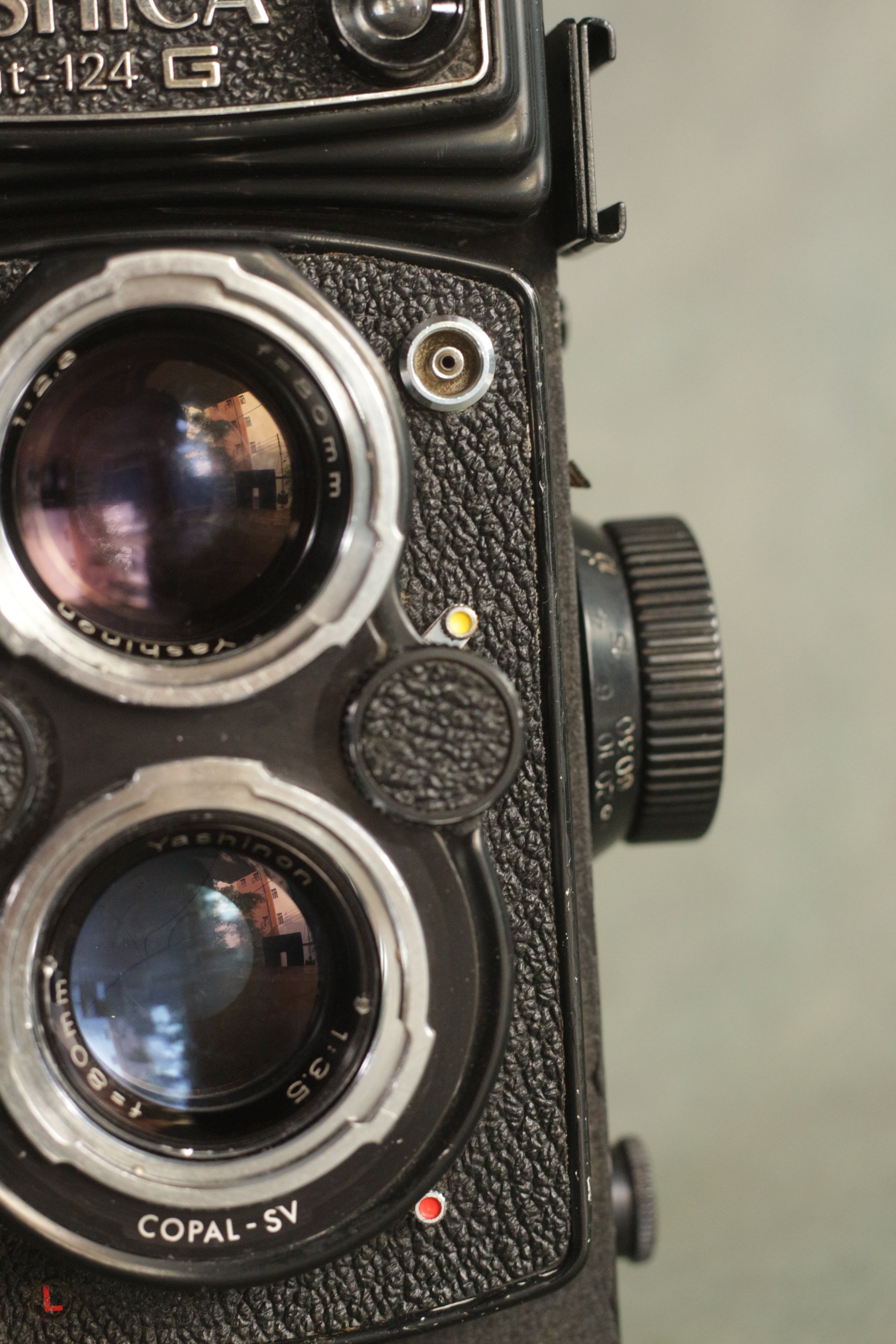Yashica Mat-124G
